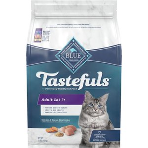 Image of Blue Buffalo Tastefuls Natural Chicken Adult 7+ Dry Cat Food
